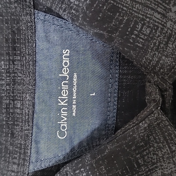 Calvin Klein, Mens Size L Short Sleeve Button Down Shirt, Cuffed Sleeve, EUC - Picture 2 of 12